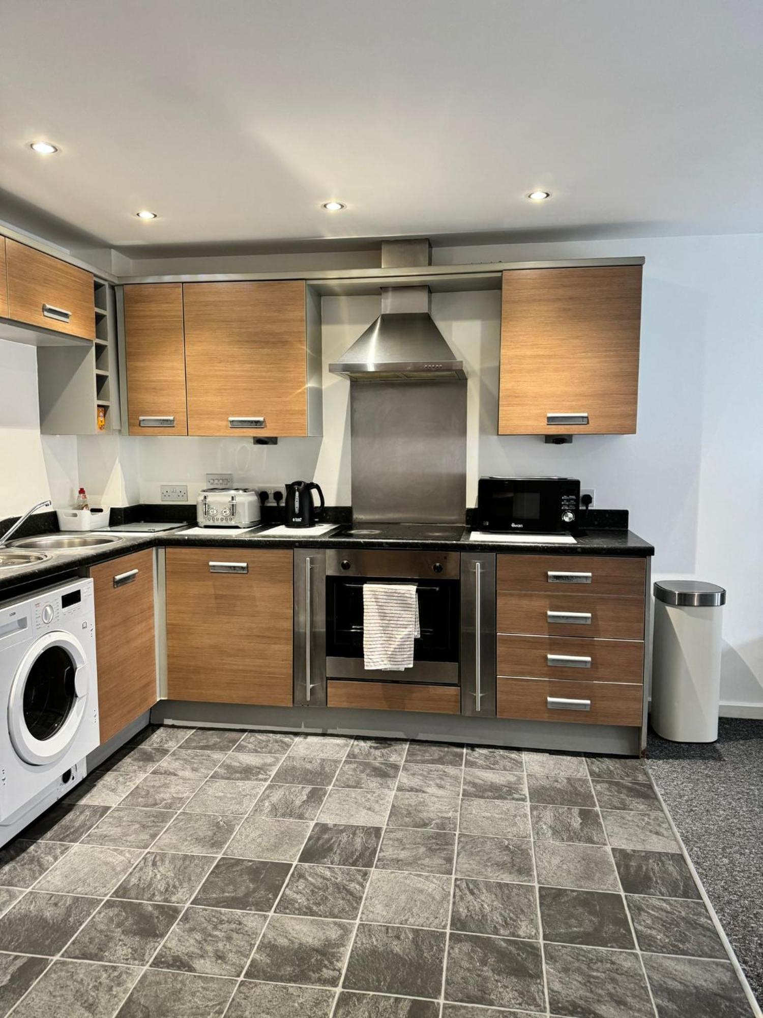 2 Bed Ensuite With Balcony And Free Onsite Secure Parking Manchester Exterior photo